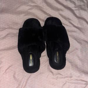 Black fluffy platform slides size 9 women’s
